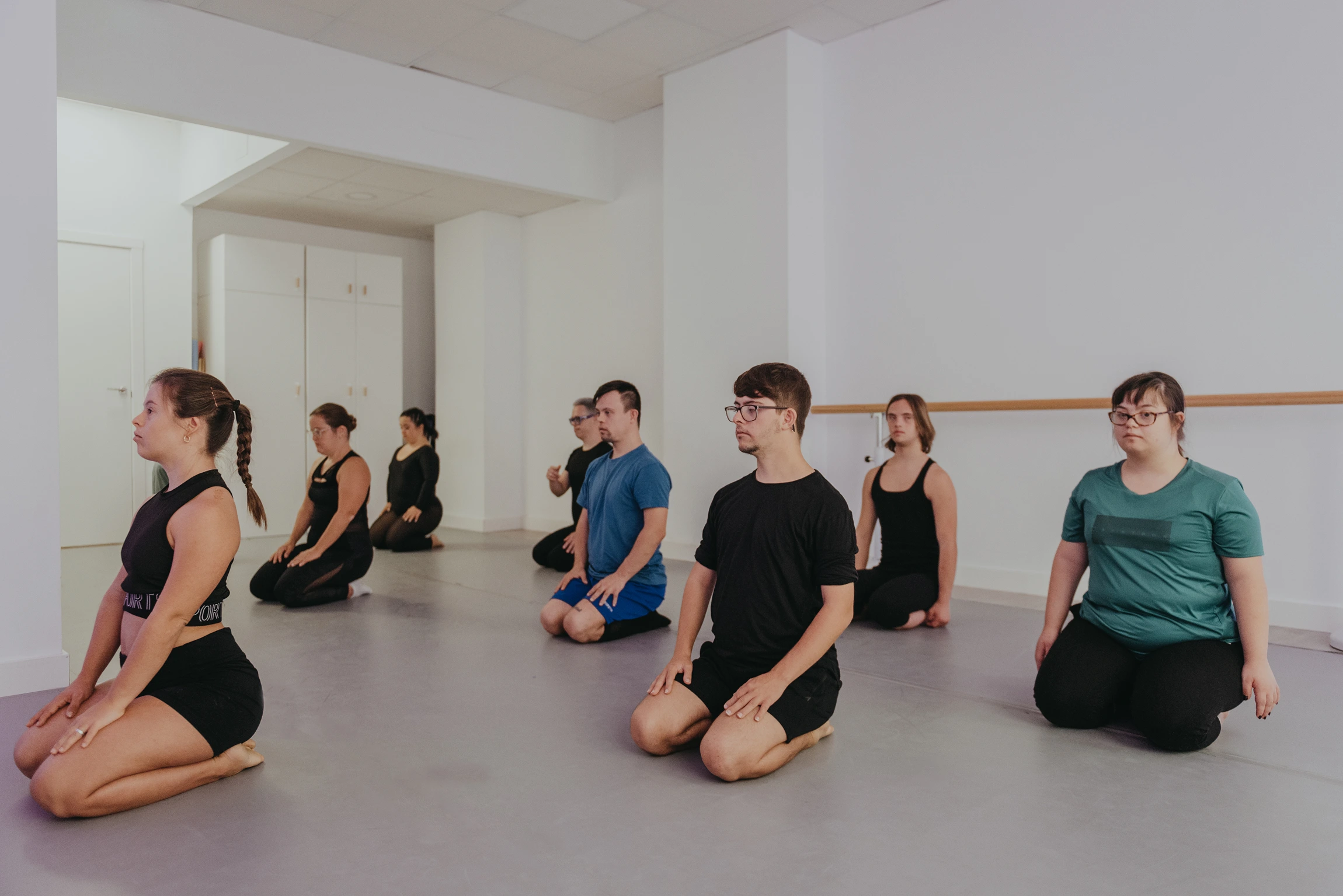 Clase de movimiento creativo para adultos